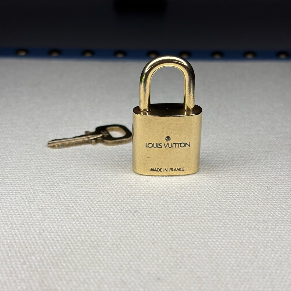 Louis Vuitton lock and key #306 - Picture 3 of 6